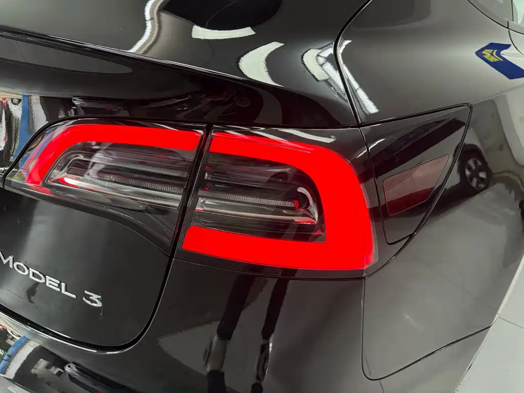 Tesla Model 3 — миниатюра 17