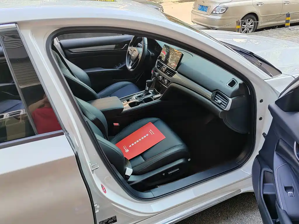Honda Accord — миниатюра 8