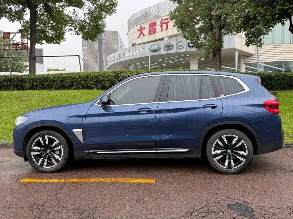 BMW iX3 — миниатюра 3