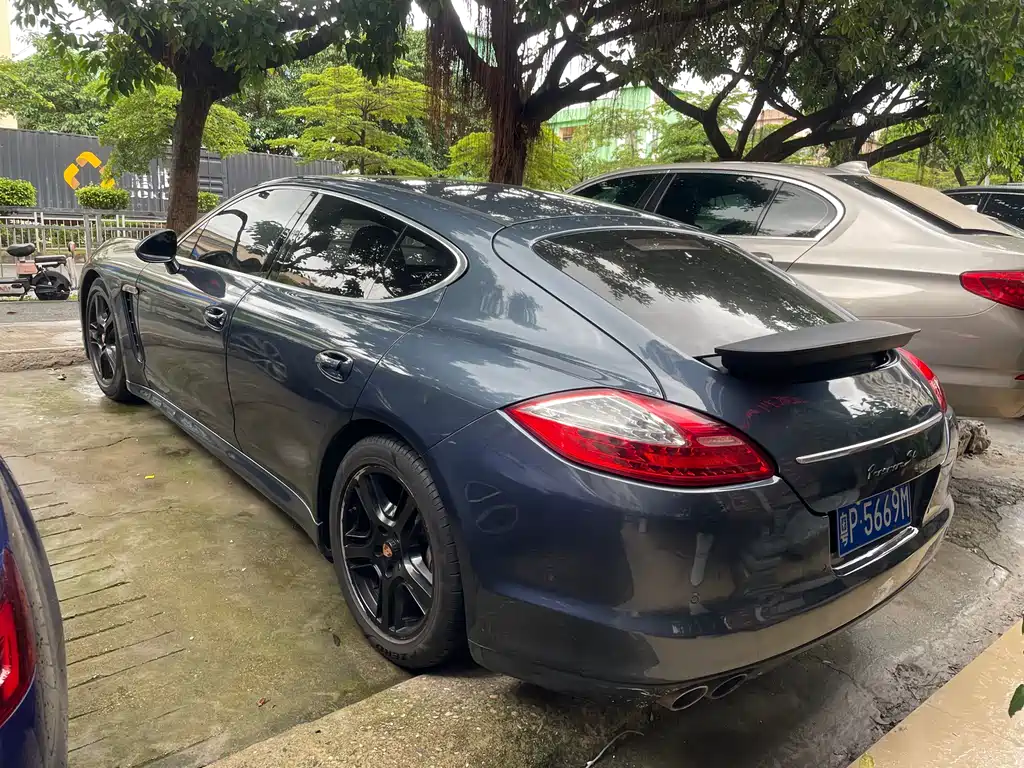 Porsche Panamera 2010 Panamera 4S 4.8L
