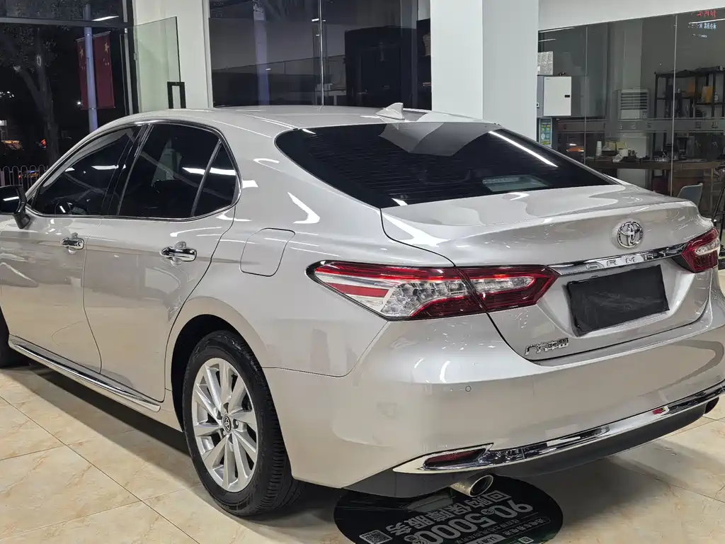 Toyota Camry — миниатюра 17