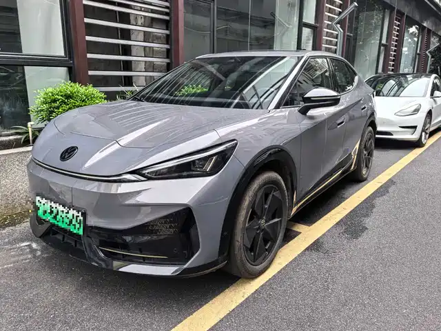 VOLKSWAGEN WITH THE CROWD 06 2024