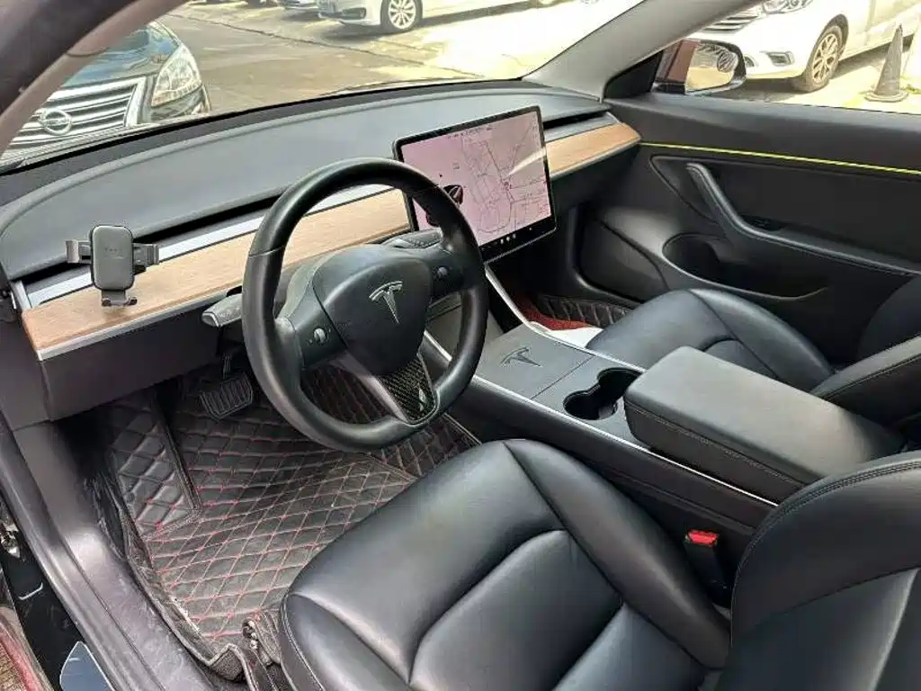 Tesla Model 3 — миниатюра 5