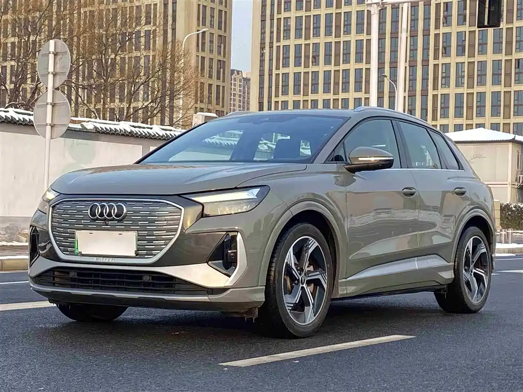 AUDI Q4 E TRON