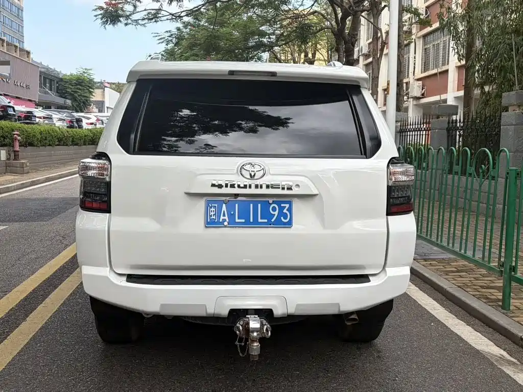 Toyota 4Runner — миниатюра 8