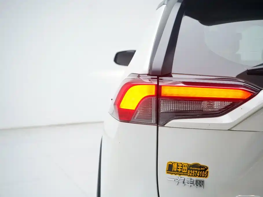 Toyota RAV4 — миниатюра 14