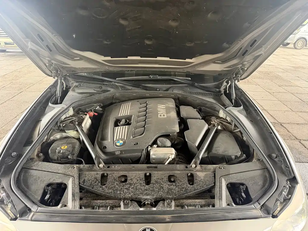 BMW 5 Series — миниатюра 9