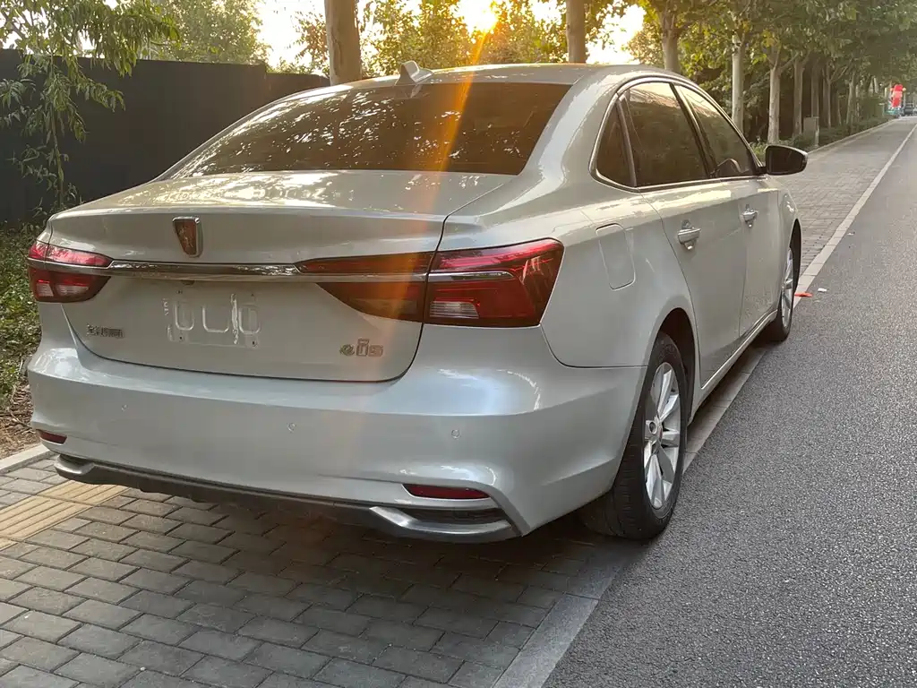 Roewe i6 New Energy — миниатюра 4