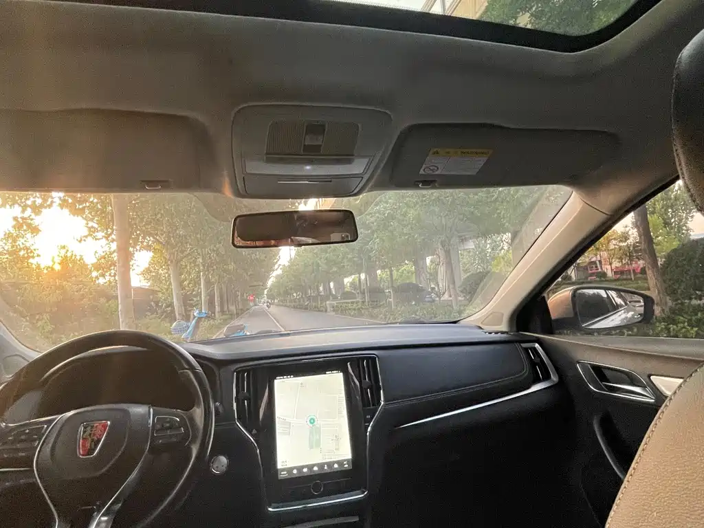 Roewe i6 New Energy — миниатюра 15