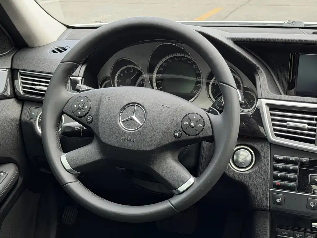 Mercedes-Benz E-Class — миниатюра 17