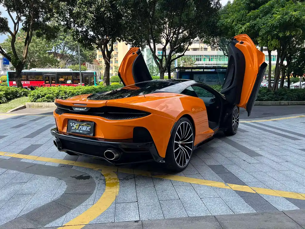 MCLAREN  GT