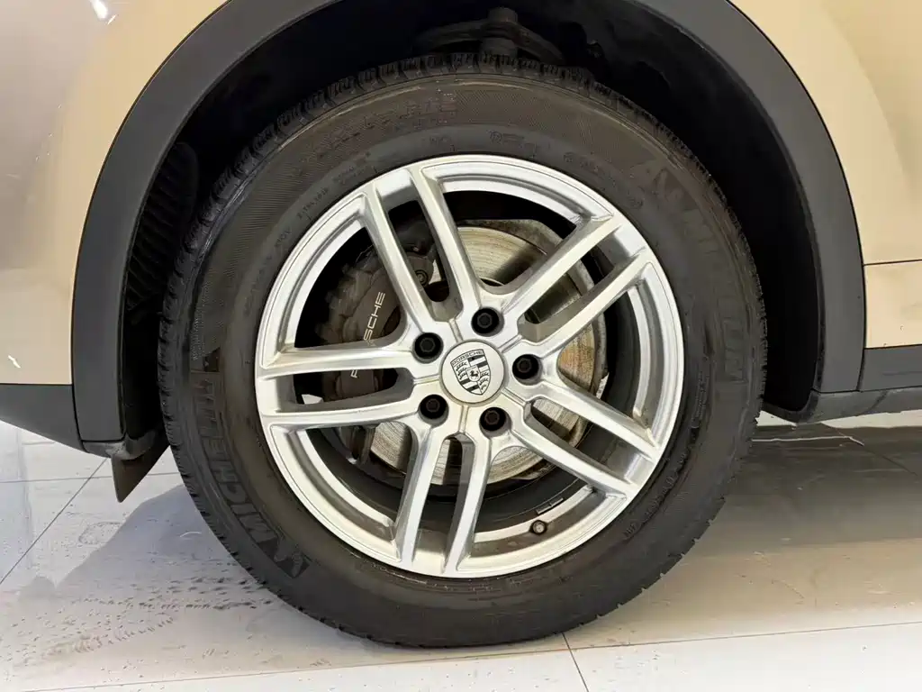 Porsche Cayenne — миниатюра 17