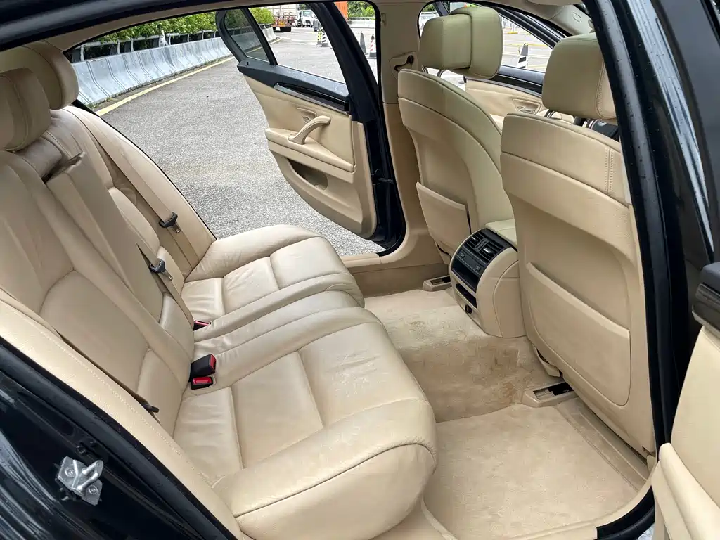 BMW 5 Series — миниатюра 8