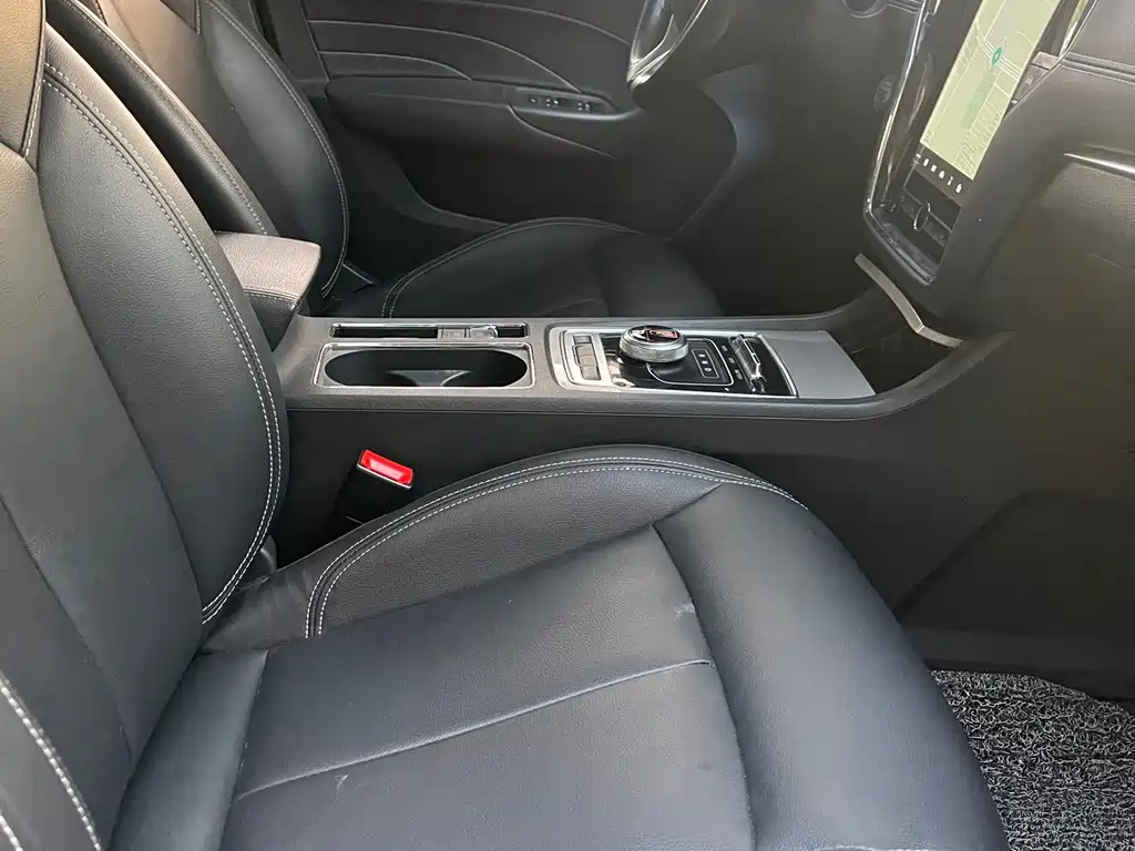 Roewe i6 New Energy — миниатюра 17