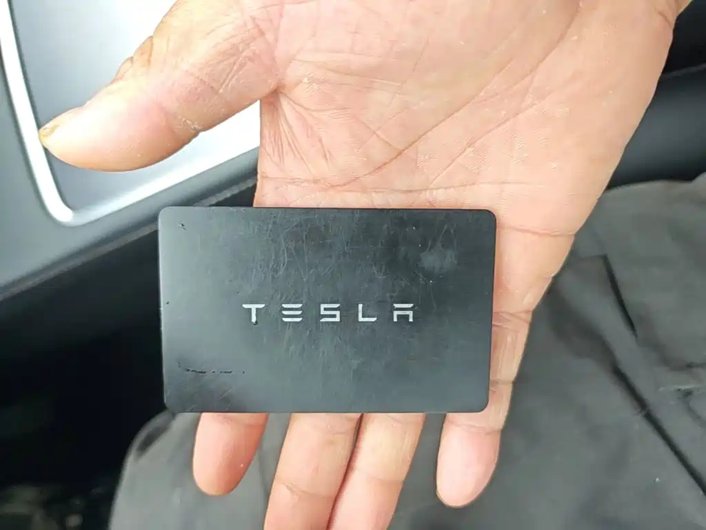 Tesla Model Y — миниатюра 9