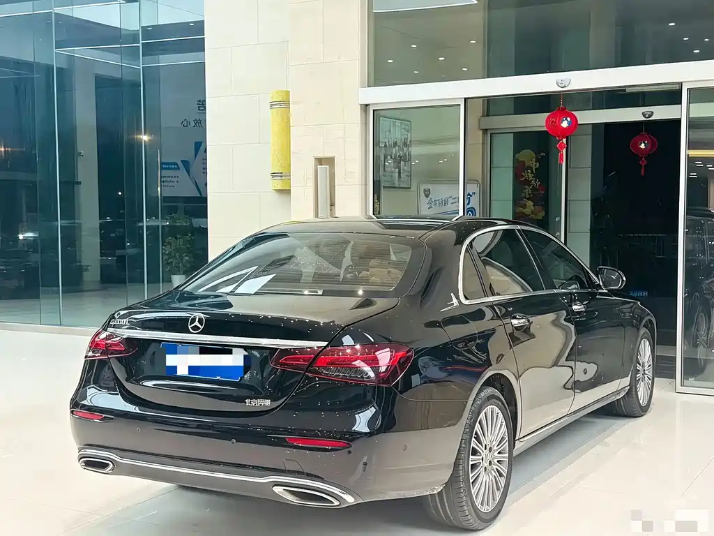 Mercedes-Benz E-Class — миниатюра 8
