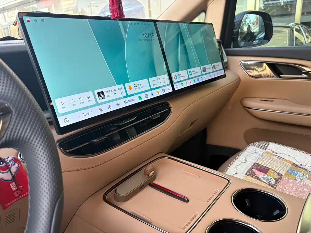 Hongqi Hongqi HQ9 PHEV — миниатюра 8