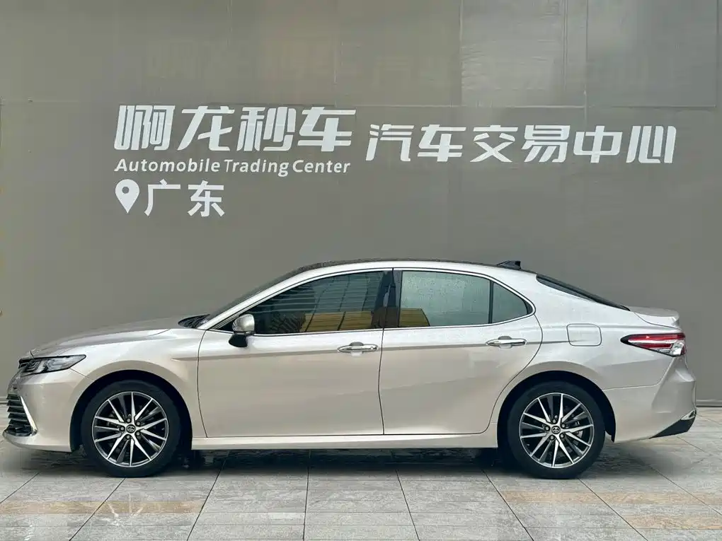 Toyota Camry 2021 2.5G Luxury