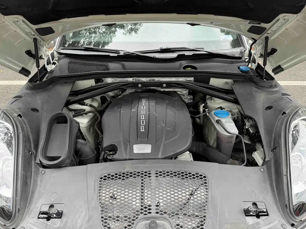 Porsche Macan — миниатюра 16