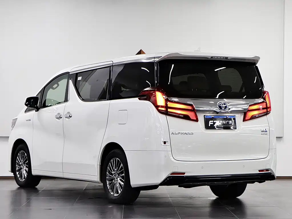 Toyota Alphard — миниатюра 4