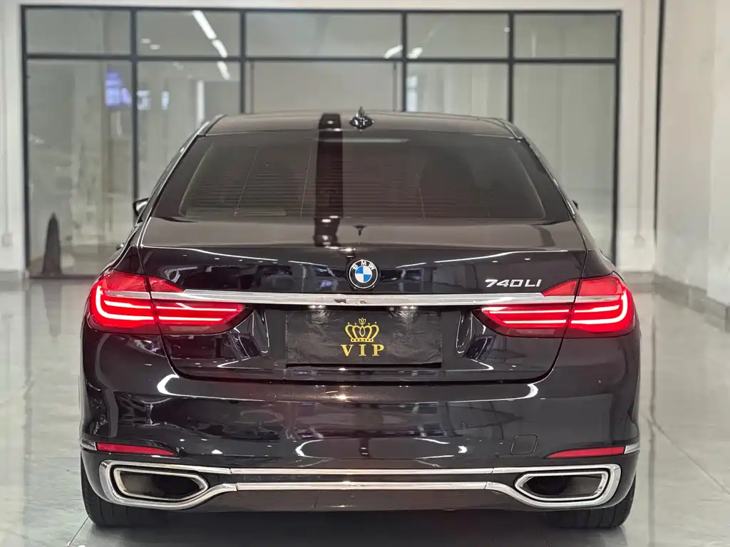 BMW 7 SERIES