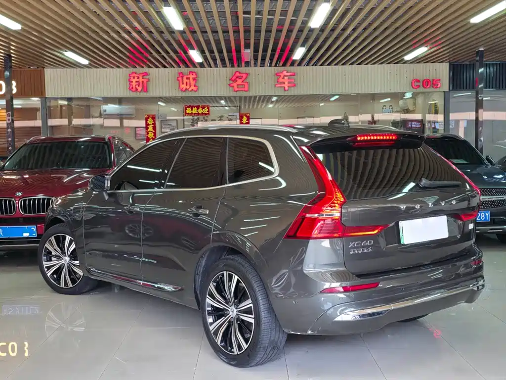 Volvo XC60 PHEV — миниатюра 4