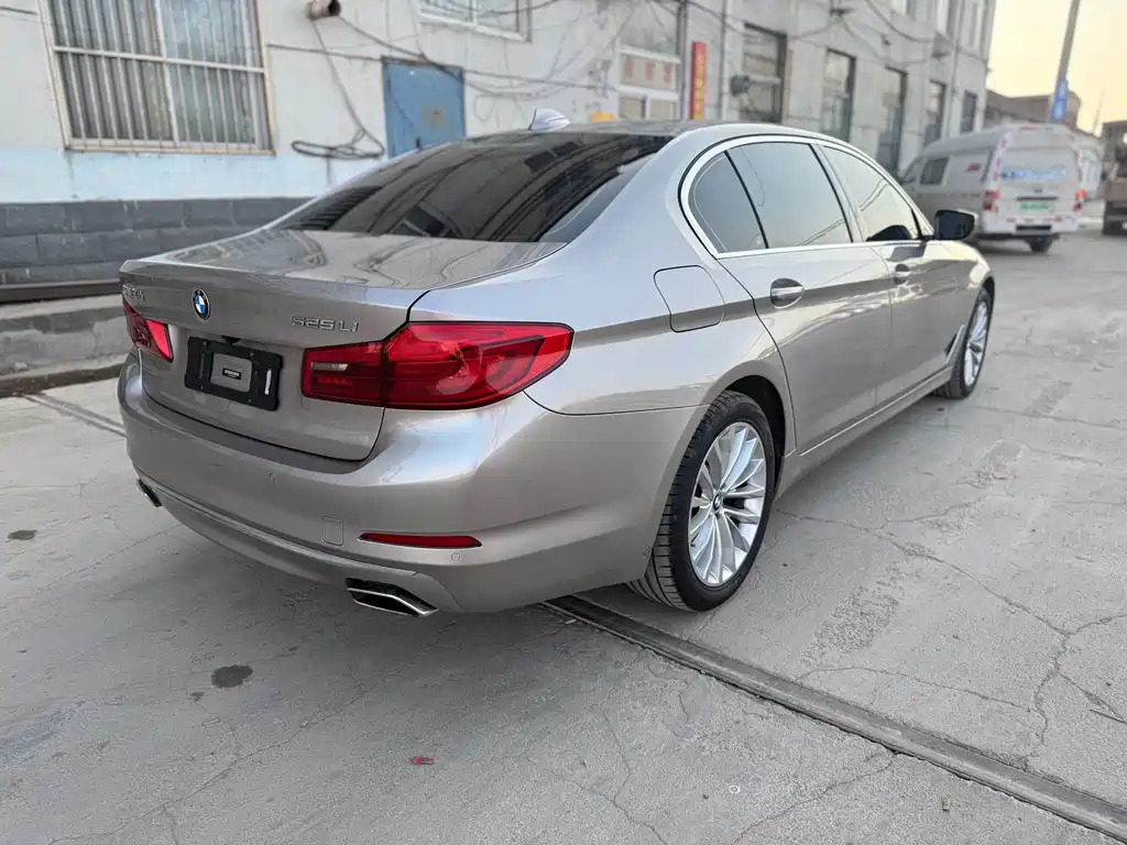 BMW 5 SERIES