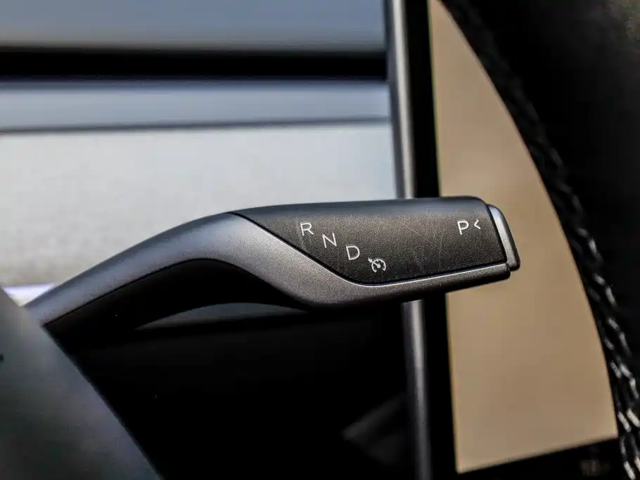 Tesla Model Y — миниатюра 16
