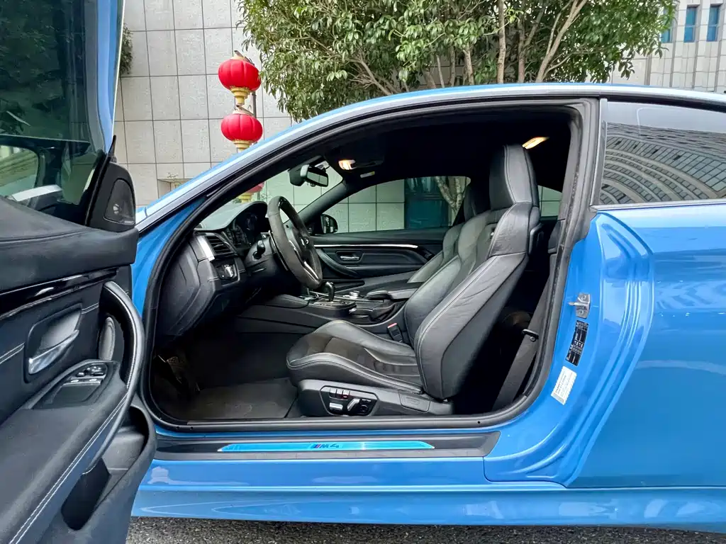 BMW M4 — миниатюра 12