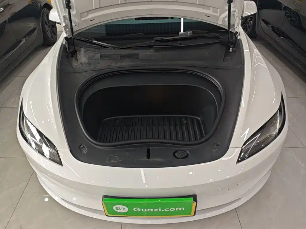 Tesla Model 3 — миниатюра 20