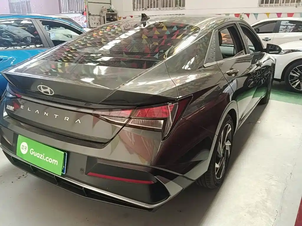 Hyundai Elantra — миниатюра 8