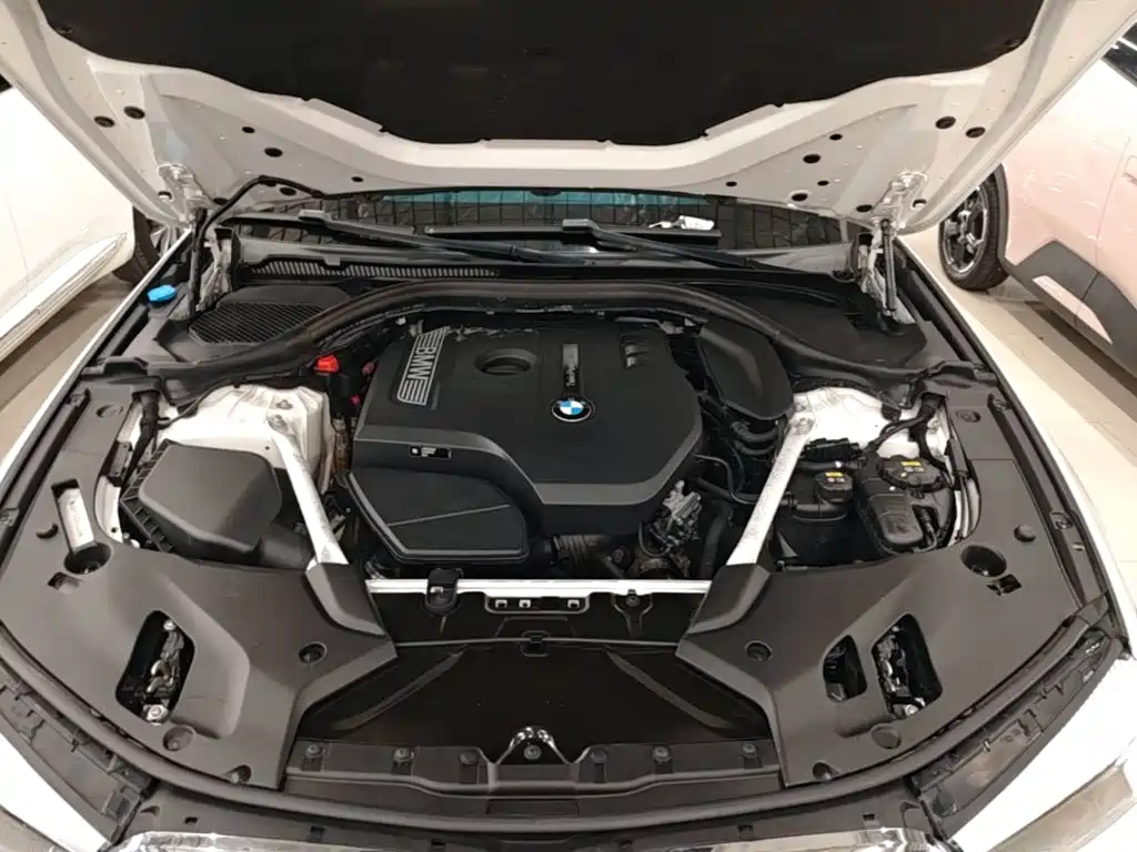 BMW 5 Series — миниатюра 20