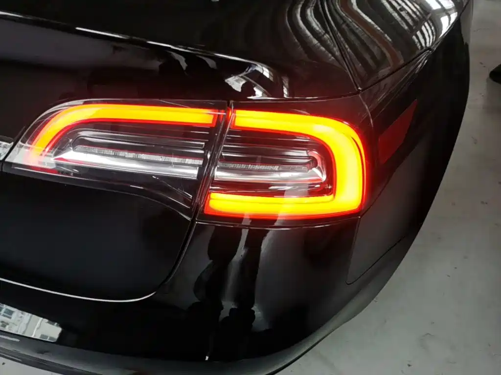 Tesla Model 3 — миниатюра 8