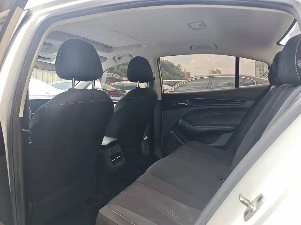 Roewe i5 — миниатюра 9