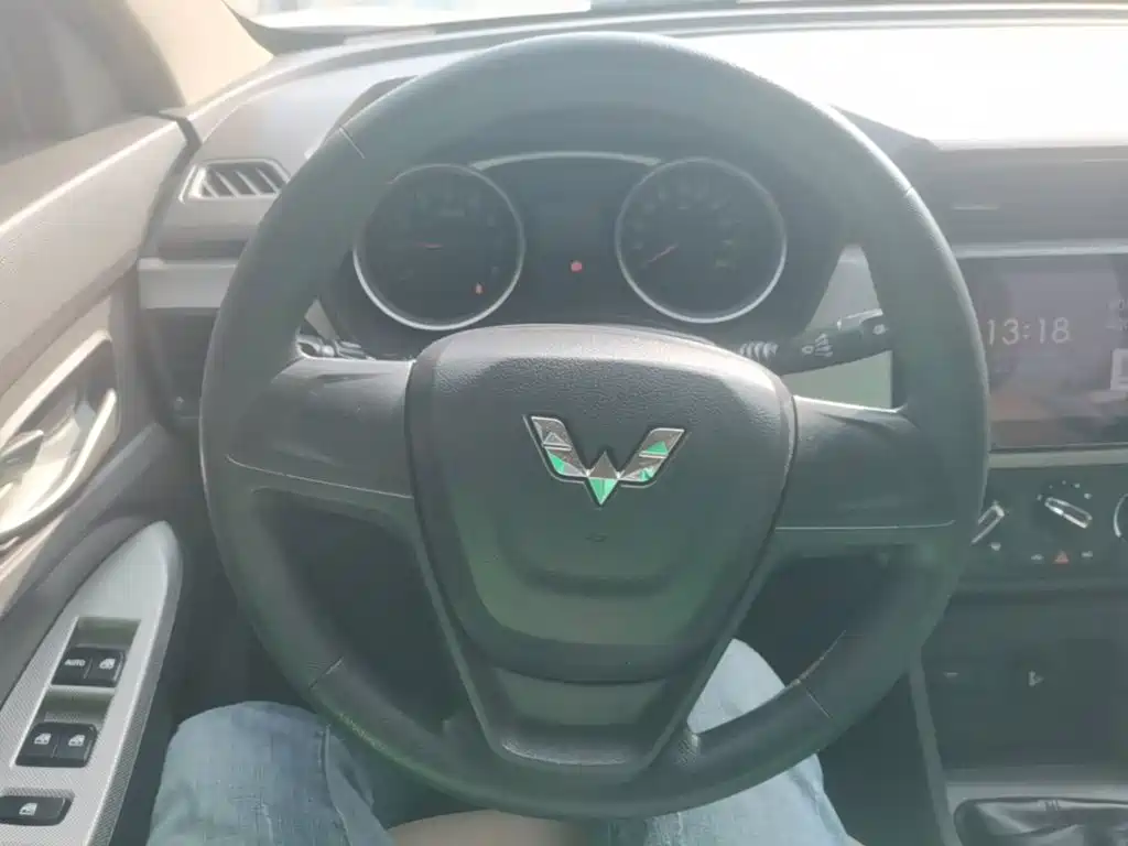 Wuling Hongguang — миниатюра 11