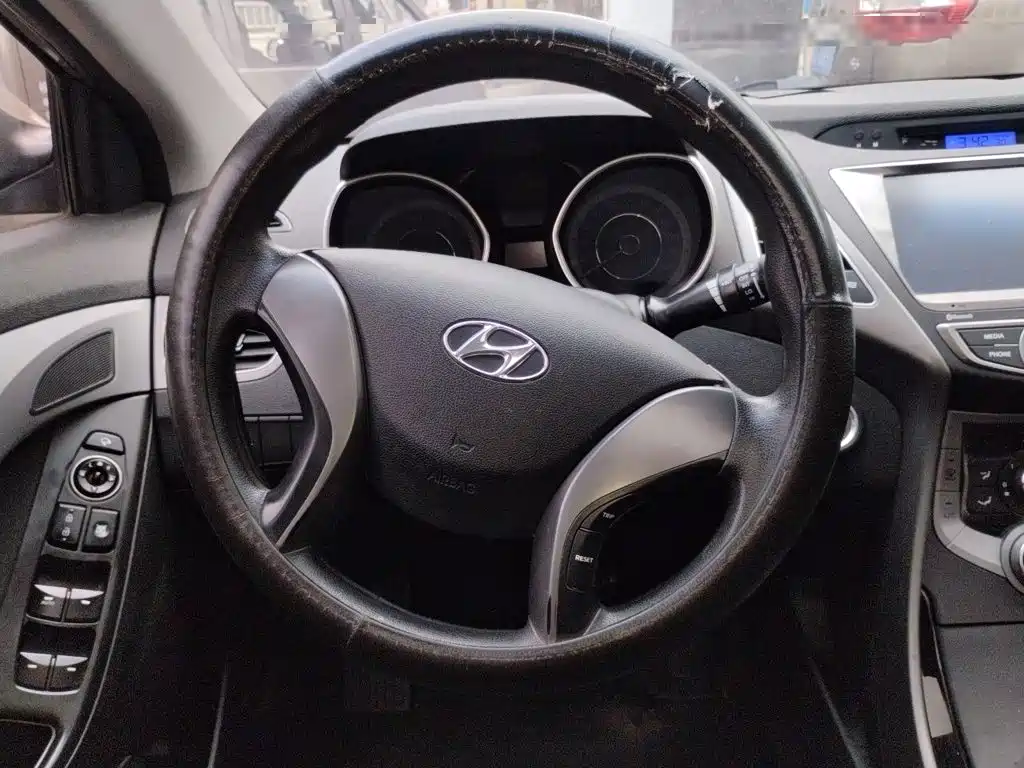 Hyundai Elantra Langdong — миниатюра 3