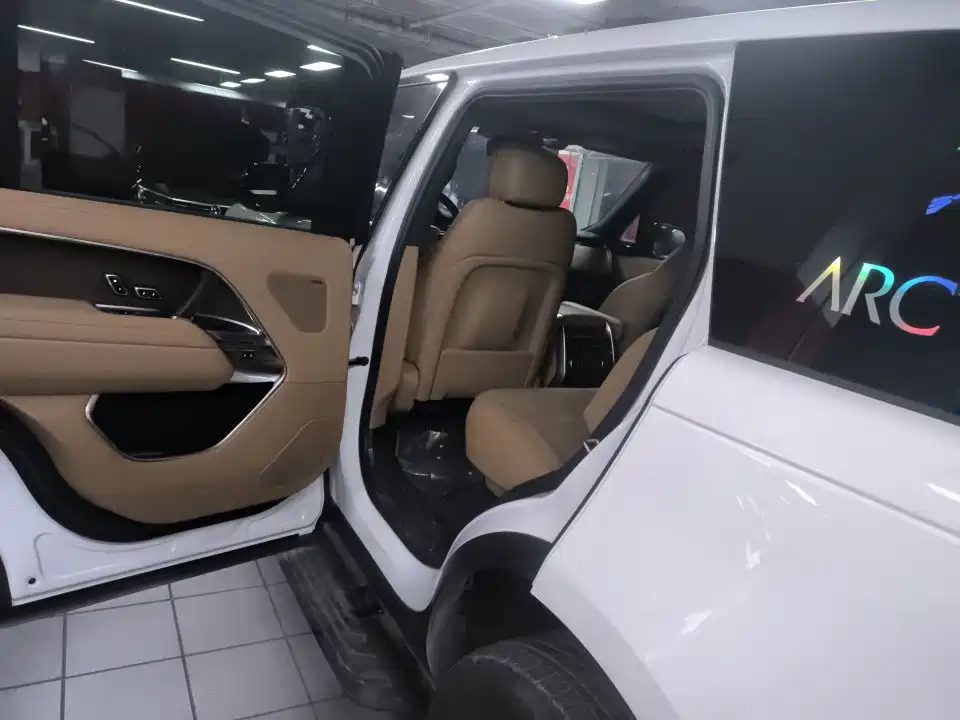 Land Rover Range Rover 2024 3.0 L6 400PS Long Wheelbase мест