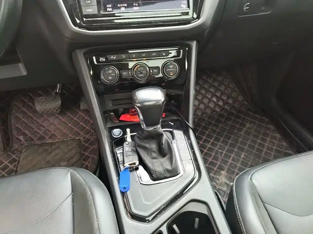 Volkswagen Tiguan L — миниатюра 14