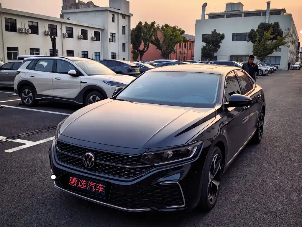Volkswagen Passat 2024