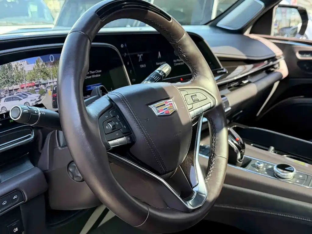Cadillac Escalade — миниатюра 14