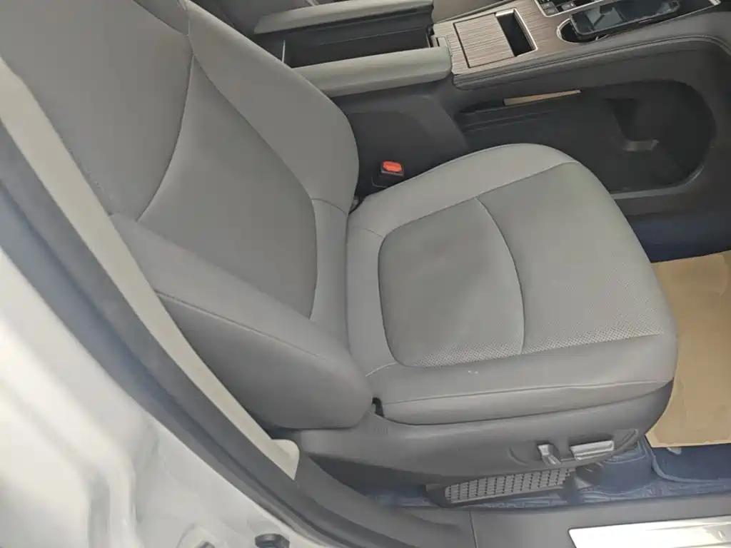 Toyota Granvia — миниатюра 25