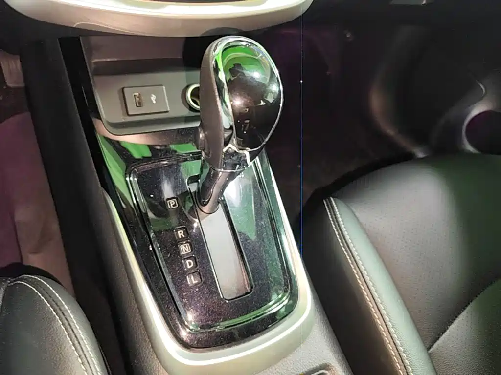 Nissan Tiida — миниатюра 14