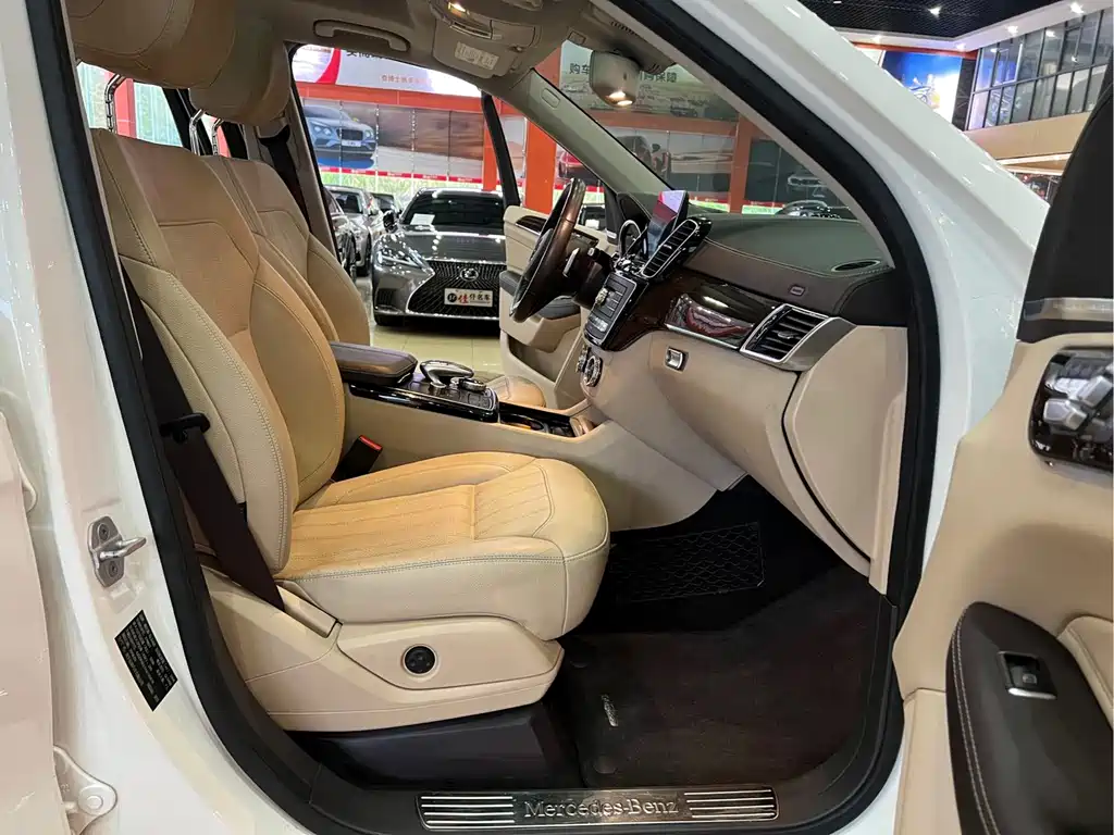 Mercedes-Benz GLS — миниатюра 10