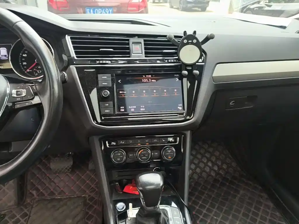 Volkswagen Tiguan L — миниатюра 13