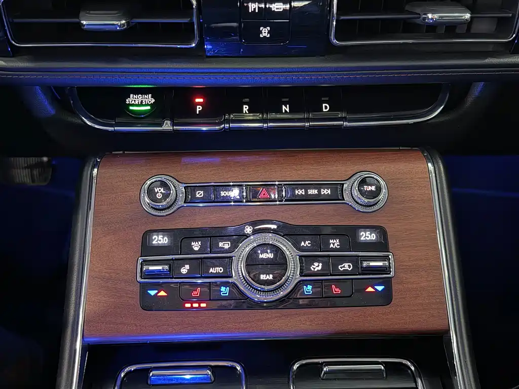 Lincoln Aviator — миниатюра 15
