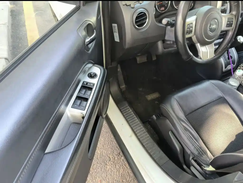 Jeep Compass (Import) — миниатюра 6