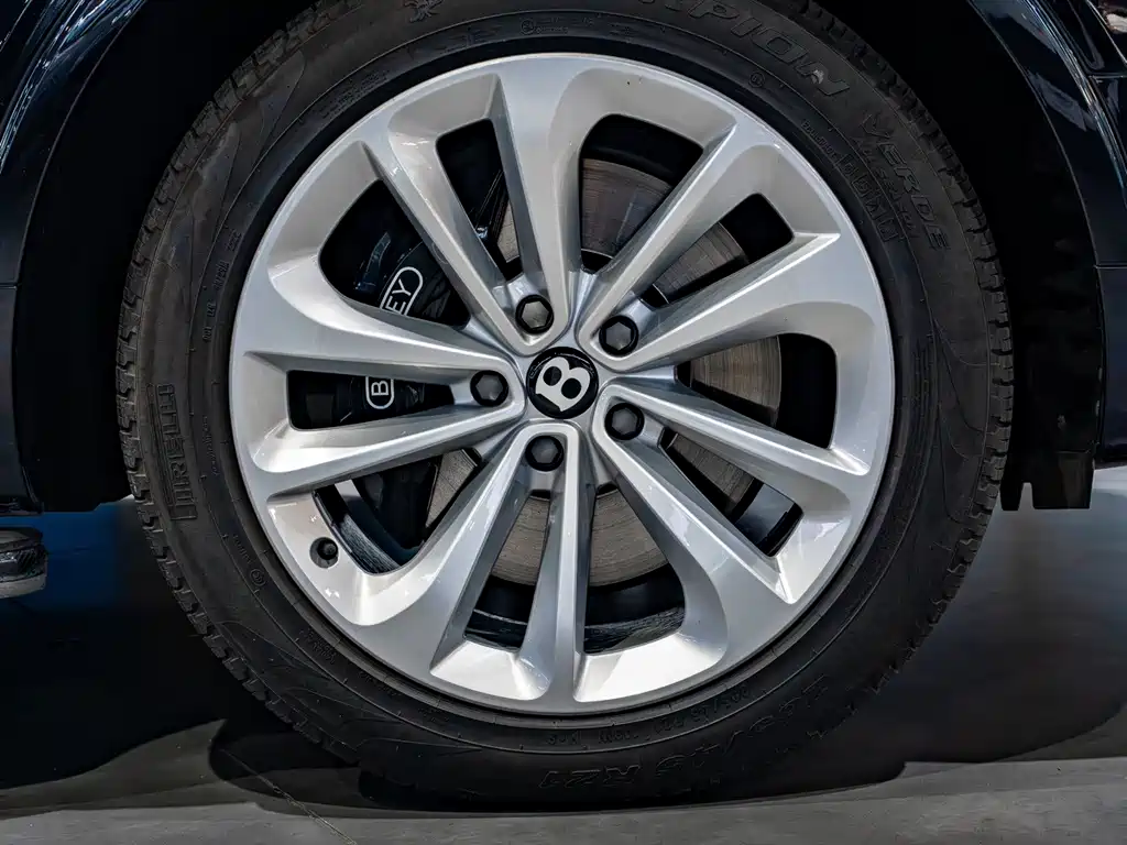 Bentley Bentayga — миниатюра 6