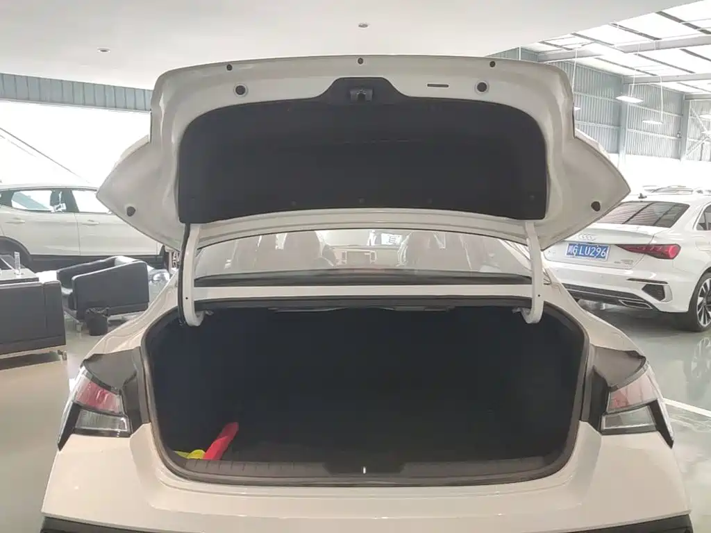 Hyundai Elantra — миниатюра 19