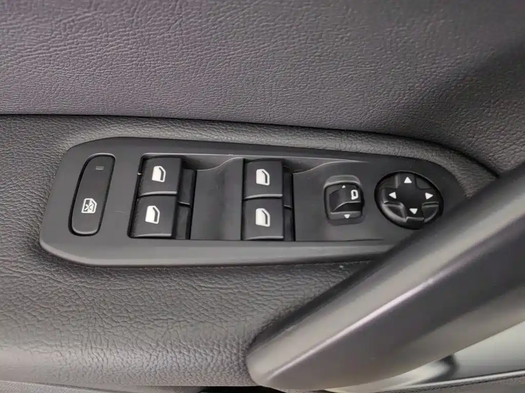 Peugeot 408 — миниатюра 9