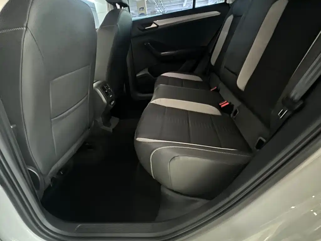 VOLKSWAGEN T ROC EXPLORING SONGS